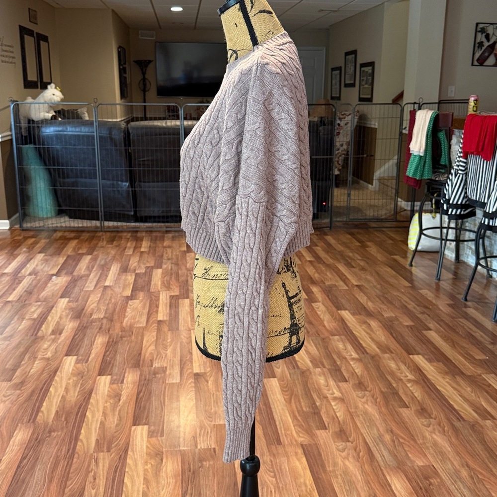 Le Lis size medium cropped cable knit taupe sweater - Picture 3 of 4